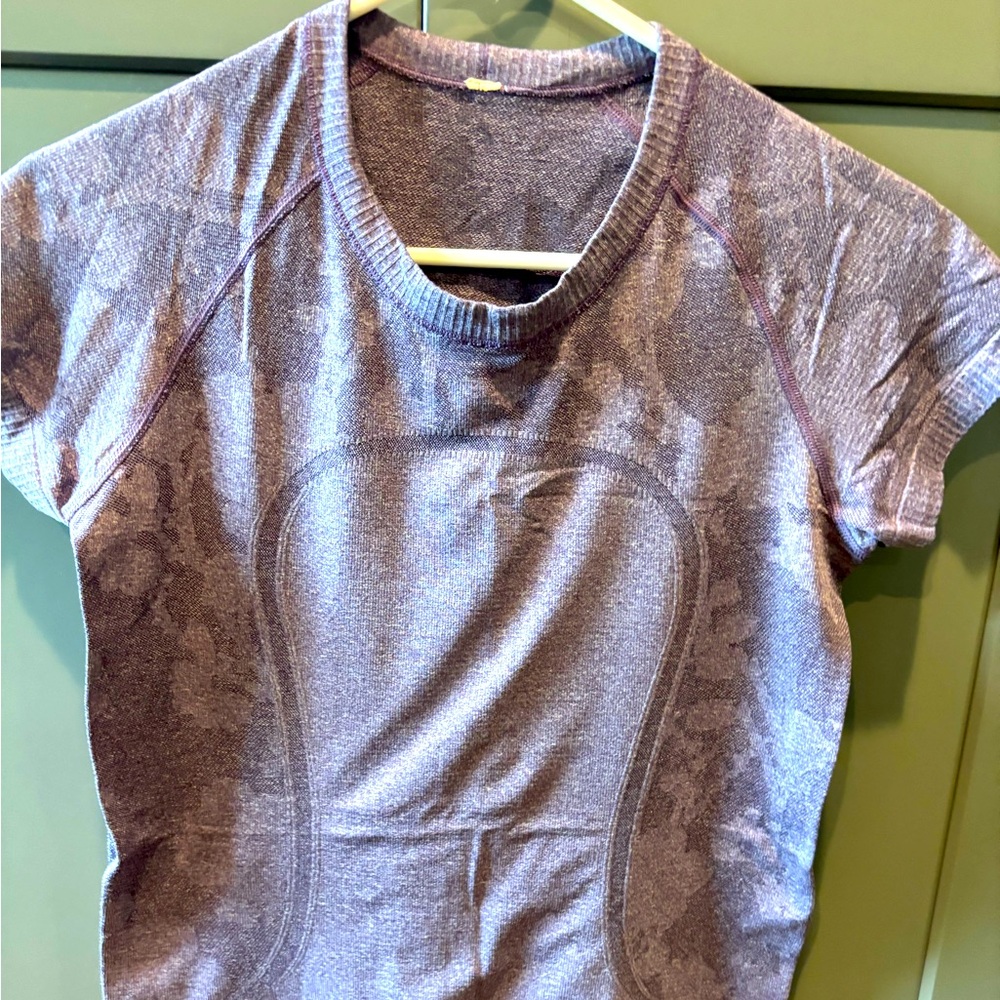 Lululemon Swiftly Tech Short Sleeve shirt size 8